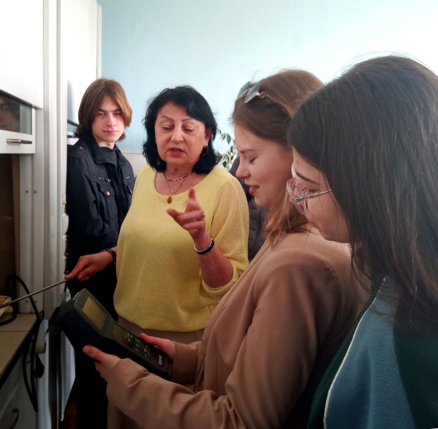 Студенти ОП «Екологія» визначають рівень забруднення повітря оксидами карбону